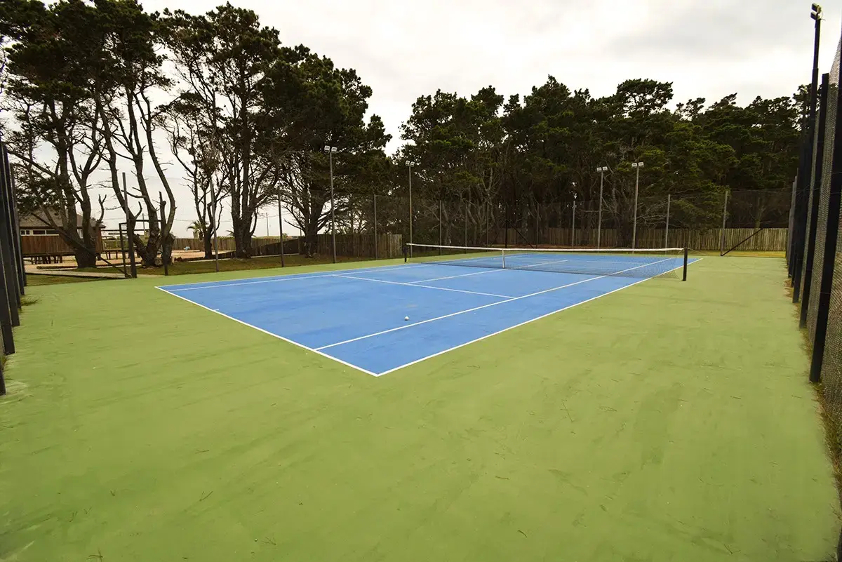 Cancha de pádel para partidos recreativos