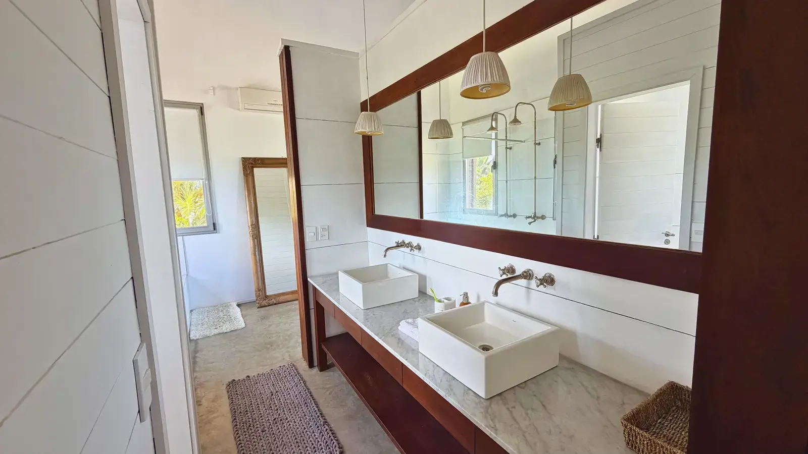 Baño principal con terminaciones premium